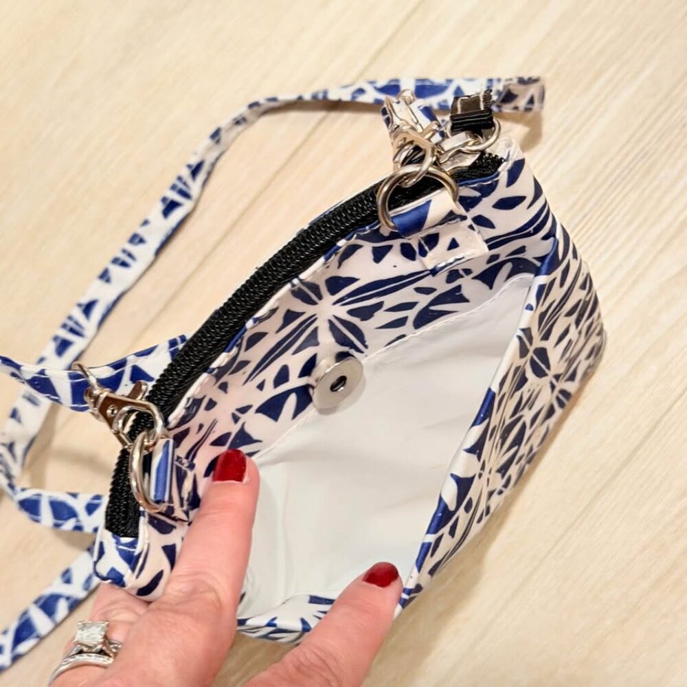 SCOUT Sally Go Lightly Crossbody Bag Blue White with Adjustable Strap 8"x6" - Picture 6 of 6